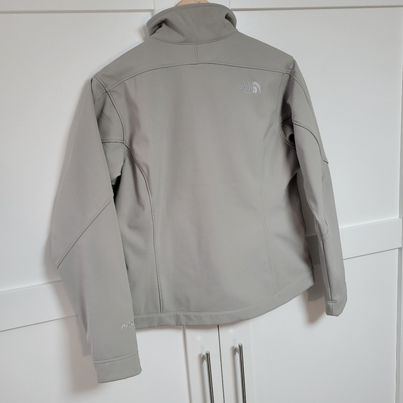 SOLD ---- NWOT The North Face Soft Shell Zip Up Jacket (S) - Picture 3 of 15